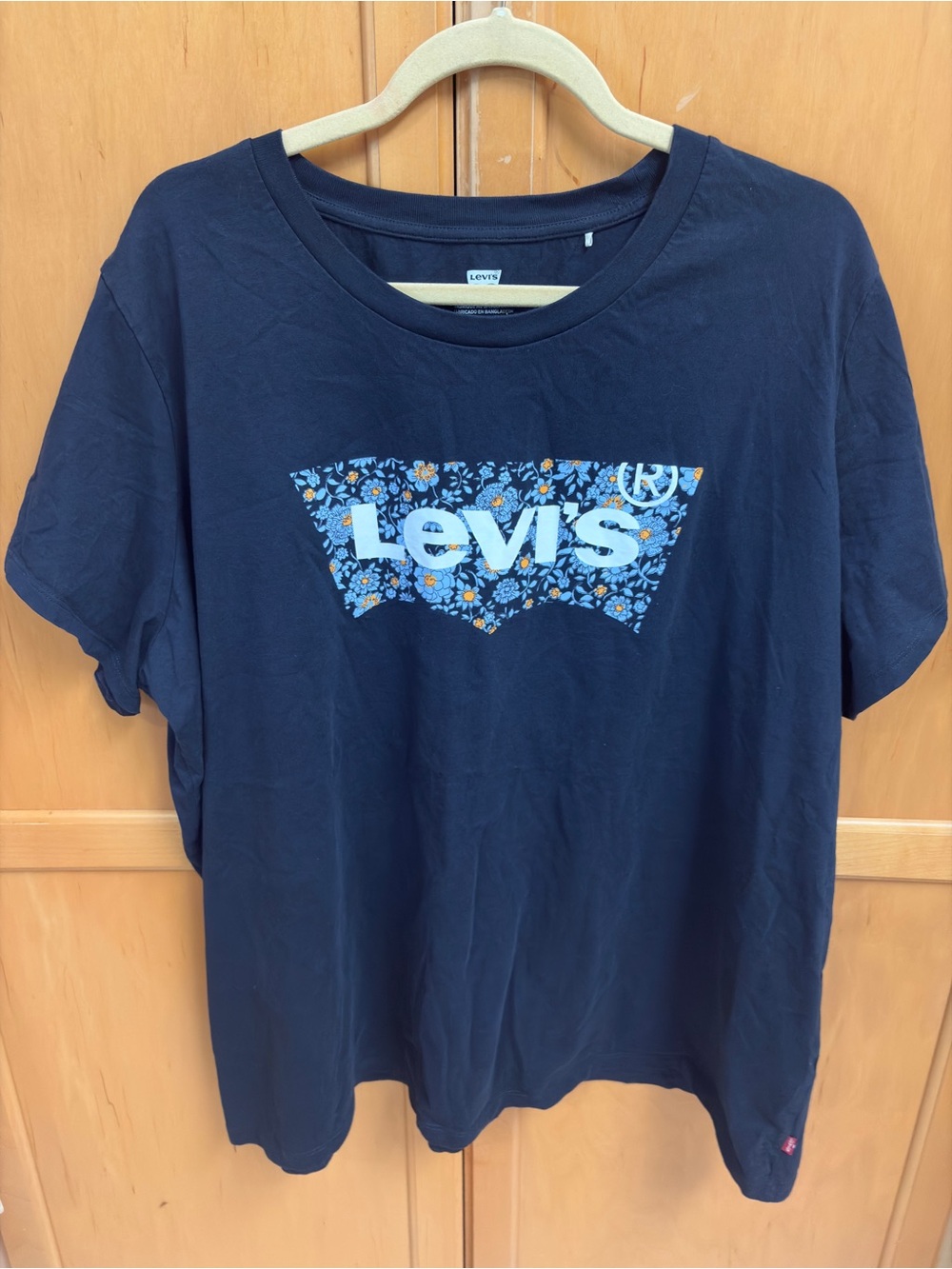 Levi's Floral Graphic Tee Iconic Batwing Logo Womens 4X Casual Artsy Retro